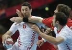 FIGHT. Der blev gået til stålet i opgøret mellem Kroatien og Spanien. 