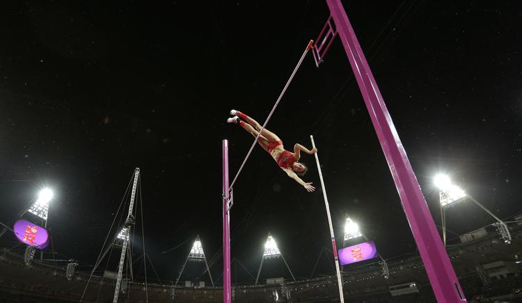 OVERRASKELSE. Jennifer Suhr fra USA formåede overraskende at springe højere end favoritten Elena Isinbaeva. 