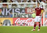 UNDERBUKSER. Nicklas Bendtner viste lidt for meget af sine underbukser under EM. Det risikere at koste ham Danmarks første VM-kvalifikationskamp. 