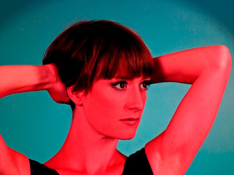 Retro-cool. Una Skott (guitar) udsender sit debutalbum 'Telé Rouge' d. 13. august. 