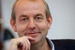 Skærmtrold. Jørgen Koldbæk er ikke kendt fra skærmen, men kendt for arbejdet bag skærmen. I dag fylder han 60 år. 
