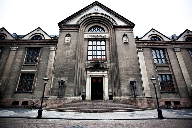 Universitet. En rapport fra et internationalt forskerpanel kritiserede Københavns Universitet. 