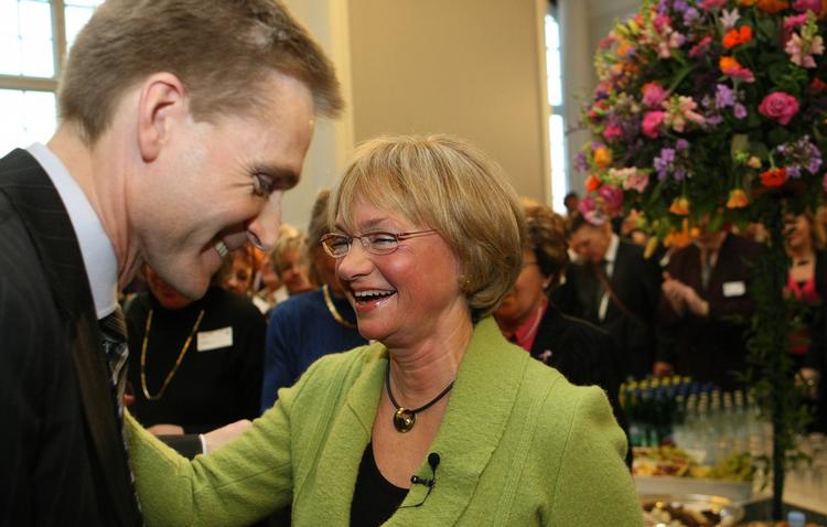 FORMANDSSKIFTE. Pia Kjærsgaard fotograferet sammen med Kristian Thulesen Dahl ved hendes 25-års jubilæum som folketingsmedlem. 