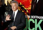 gangster. Dustin Hoffman er karakterskuespiller og har haft mange forskellige roller. Nu gør han sig som bad guy i en tv-serie. 