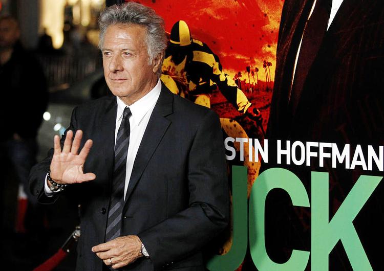 gangster. Dustin Hoffman er karakterskuespiller og har haft mange forskellige roller. Nu gør han sig som bad guy i en tv-serie. 