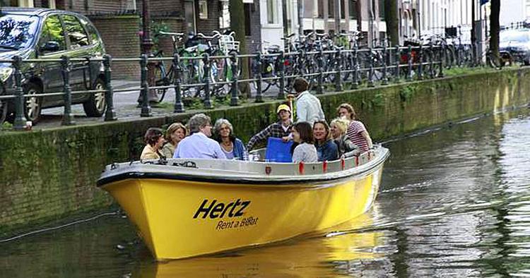 kanalrundfart. Det er Boot Amsterdam, der i samarbejde med Hertz lejer både ud i København. 