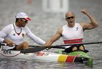 GULD. For tredje OL i træk vandt Eirik Verås Larsen (th.) medalje, da han i 1.000 meter enerkajak besejrede blandt andre tyskeren Max Hoff (tv.), der fik bronze. 