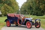 Ladefund. Baron Raben-Levetzau fandt denne gamle Rolls-Royce Silver Ghost muret inde i en lade på Aalholm, og det var starten på bilmuseet. Sådan siger myten i hvert fald. Foto: Fluid Images. 
