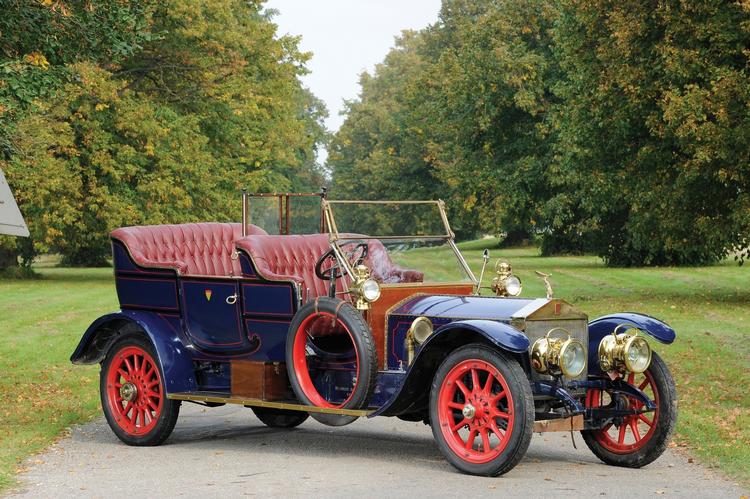 Ladefund. Baron Raben-Levetzau fandt denne gamle Rolls-Royce Silver Ghost muret inde i en lade på Aalholm, og det var starten på bilmuseet. Sådan siger myten i hvert fald. Foto: Fluid Images. 