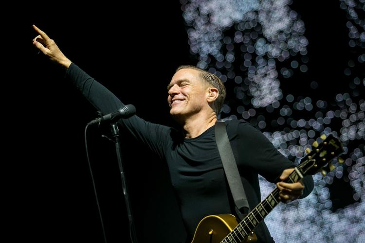 Adams. Den canadiske sanger Bryan Adams havde godt fat i publikum i Skanderborg onsdag aften. Her ses Adams under en koncert i Ungarn i sidste uge. 