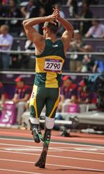 Exit. Oscar Pistorius kom aldrig i aktion i 4x400 meter. 