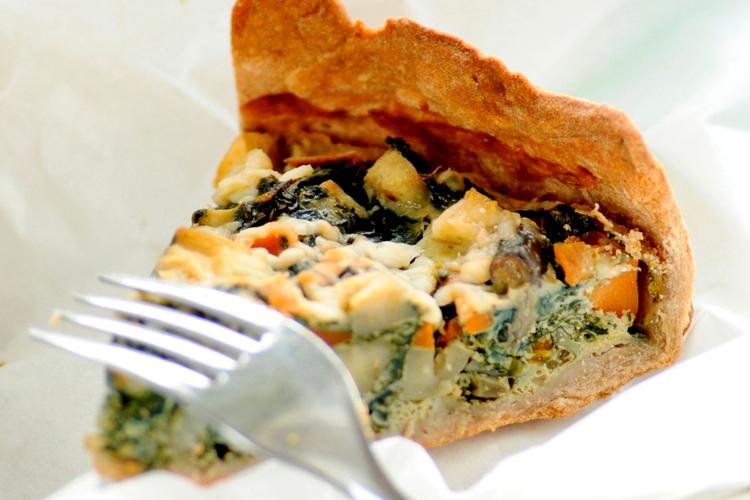 Tærte med rodfrugter og boghvedebund