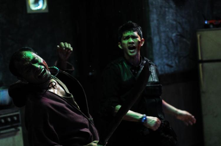 Action. Pencat Silat hedder den indonesiske kampsort, og manden til højre hedder Iko Uwais. Med sin tiger-stil fra Sumatra fremstår han efter 'The Raid: Redemption' som den nye Bruce Lee. 