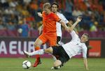 Play-off. FCK's modstander i play off-runden til Champions League kan blive Fenerbahce, der har hollænderen Dirk Kuyt i truppen. 