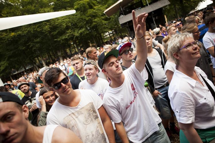 Familiefest. I skovens dybe, stille ro - næsten. Politiet melder indtil videre om ballade i den absolutte småtingsafdeling fra årets Smukfest i bøgeskoven. 