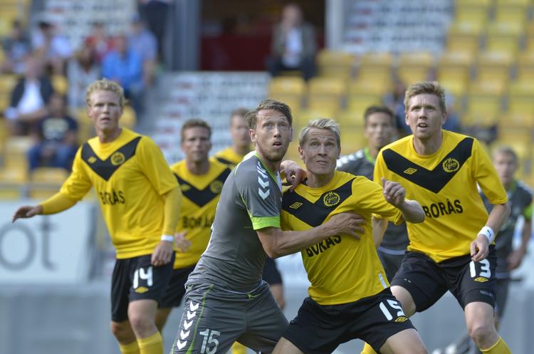 effektivt. Lasse Kryger (midt) scorede på en af de dødbolde, som sikrede Horsens sejren mod Elfsborg. 