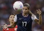 OL-guld. Tobin Heath fra USA forsøger at få styr på bolden i finalen ved OL mod Japan. 