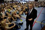Her er han på Virum Gymnasium på dagen, hvor valget blev udskrevet. 