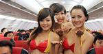 LUFTDANS. Det ser hyggeligt ud, men kostede lavprisselskabet, VietjetAir, 20 millioner dong i bøde at have Hawaii-inspirede dansere om bord for nylig. 