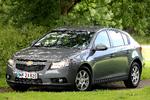 Fra 4 til 5. Chevrolet Cruze kom til verden som en firedørs sedan. Den seneste udgave er en udstyrs- spækket femdørs hatchback. 