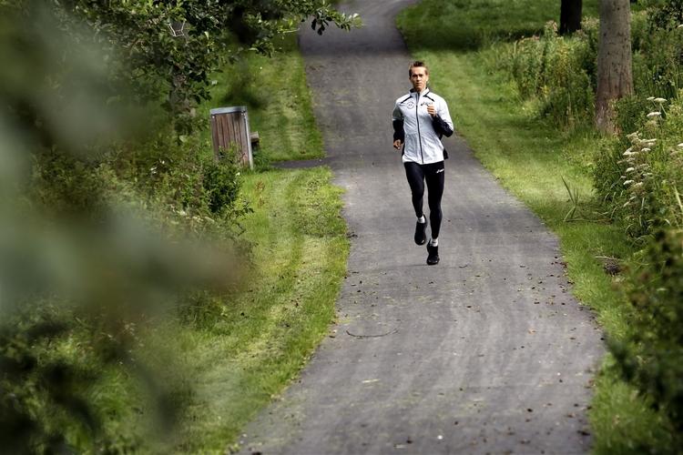 PARKTRÆNING. Træningen i de seneste uger har foregået i parkerne omkring Olympic Park for Jesper Faurschou. 