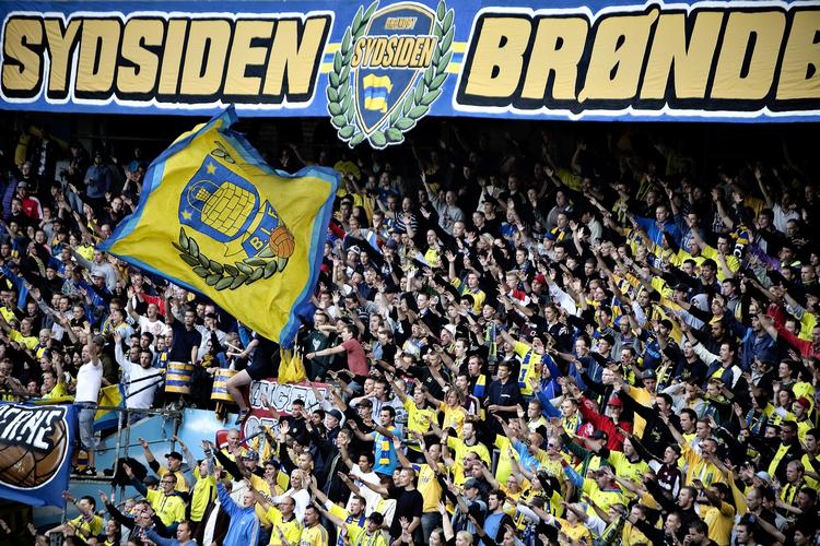AKTIONÆRE. Brøndbys fans glæder sig til at sidde med ved bestyrelsesbordet i vestegnsklubben. 