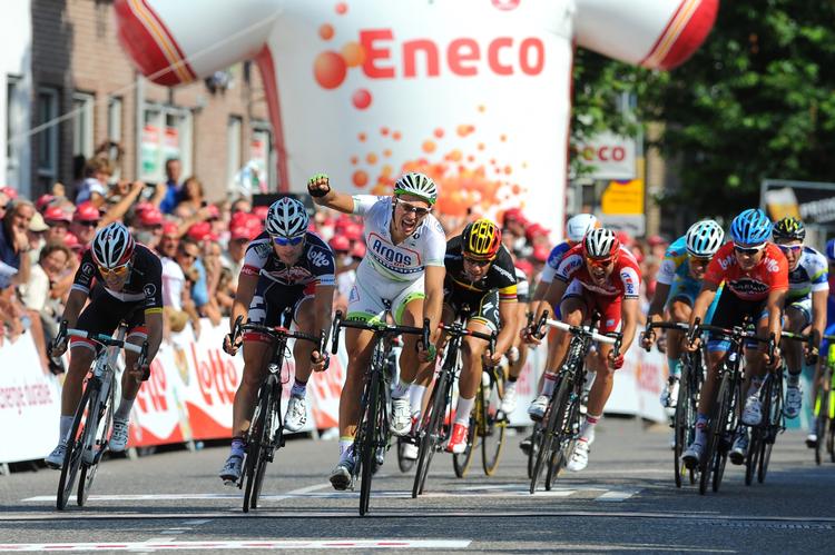 ØV. For anden dag i træk var Jürgen Roelandts (nr. to fra venstre) med i kampen om sejren i Eneco Tour. Men præcis som i går, var han akkurat ikke hurtig nok. 