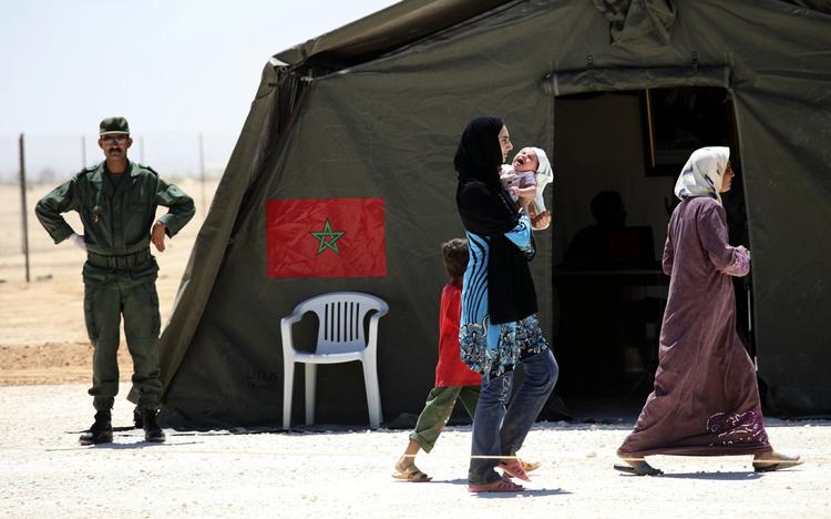 flugt. Syriske flygtninge fotograferet i en flygtningelejr i Jordan i går. FN vurderer, at i alt omkring halvanden million mennesker er blevet drevet fra hus og hjem af kampene. Mange er flygtet ud af landet. 