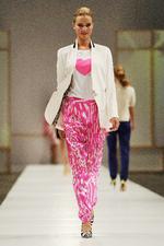 Pink. Man skal have hjertet med, mener man hos By Malene Birger, der har masser af pink på programmet i årets kollektion. 