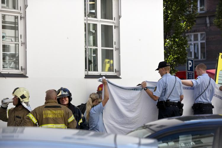 Fanget. Hele natten sad en 27-årig mand fast i en skorsten på Frederiksberg. 