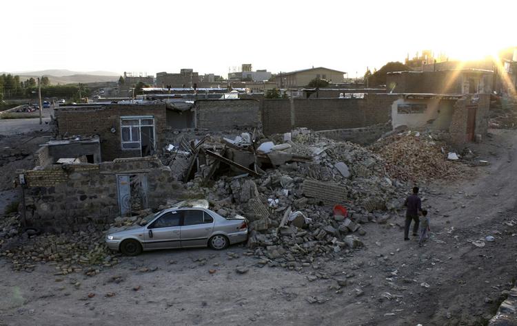 Varzaaan. Ruiner i Varzaqan, som er en af de byer i det nordvestlige Irak, der blev ramt rigtig hårdt af serien af jordskælv lørdag eftermiddag. 