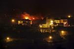 farligt. Flammerne maser sig frem mod beboede områder på blandt andet øen La Gomera, hvor 2.500 mennesker er evakueret fra 13 byer. 
