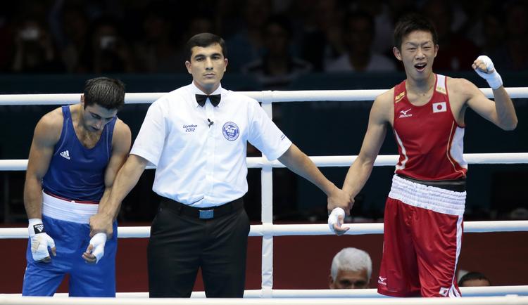 Unfair. Japanske Shimizu Satoshi bliver i første omgang erklæret taber efter kampen mod Aserbajdsjans Magomed Abdulhamidov. 