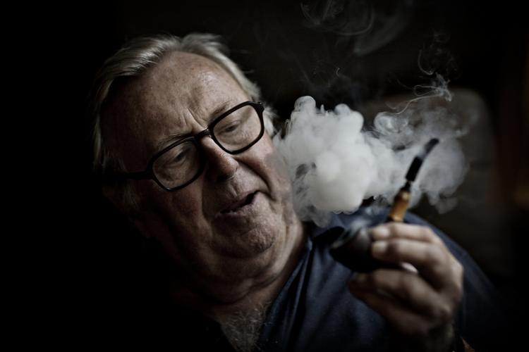 ihærdig. Henning Moritzen medvirkede i  løbet af sin karriere i næsten 70 flm- og tv-produktioner. Han blev 84 år. 