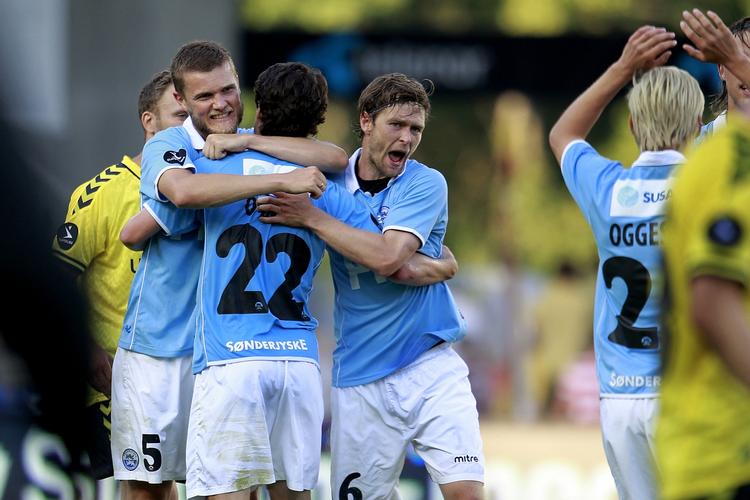 overtidssejr. Fælleskram efter Sønderjyskes udesejr mod Brøndby. 