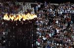 farvel. På Olympic Stadium tog 80.000 tilskuere, tusindvis af frivillige og lige så mange atleter afsked med den olympiske flamme - OL i London er forbi. 