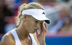 Ærgrelse. Caroline Wozniacki begyndte godt i semifinalen i Montreal, men alligevel må hun vinke farvel til finalepladsen. 