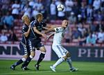 storsejr. AGF's defensiv stod solidt over for det dominerende hjemmehold fra FC København, men så gik der hul i dæmningen. 