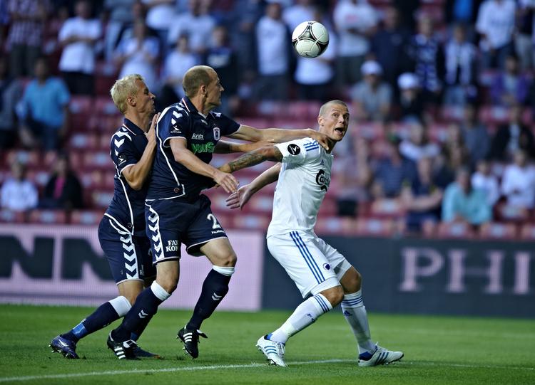 storsejr. AGF's defensiv stod solidt over for det dominerende hjemmehold fra FC København, men så gik der hul i dæmningen. 