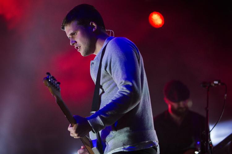 Harry McVeigh og bandet White Lies skuffede anmelderne med deres koncert i Skanderborg. 