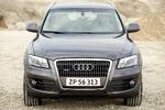 Diesel. Alt taler for, at der ligger en dieselmotor i en Audi Q5. Det samme gælder mange andre firehjulstrækkere. 