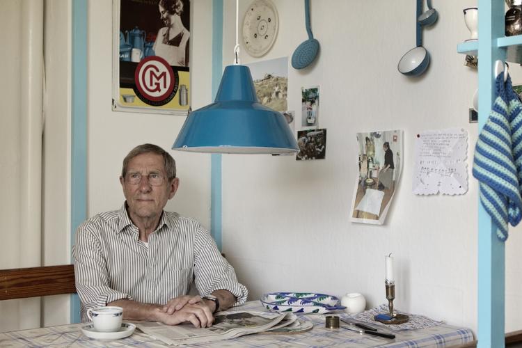 politik. Den tidligere socialdemokratiske udenrigsminister, Kjeld Olesen, afviser, at Danmark skulle have samarbejdet med CIA-agenter, som hans regering smed ud af Danmark. 
