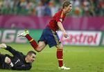 farvel. Shay Given sluttede sin karriere med tre nederlag ved EM i sommer. Her bliver han rundet af den spanske topscorer Fernando Torres. 
