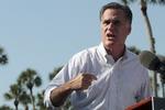 Løsningsløs. Mitt Romney har ikke et svar på, hvad der skal gøres for at forebygge de mange skyderier i USA. Her er han ved et valgarrangement i Florida mandag. Heller ikke Barack Obama har et svar. Ingen af dem vil stramme våbenlovene. 
