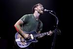 Rock'n'roll! I The Black Keys kører Dan Auerbach rocken ind sammen med trommeslager Patrick Carney, så kasketten fyldes godt og vel ud. 