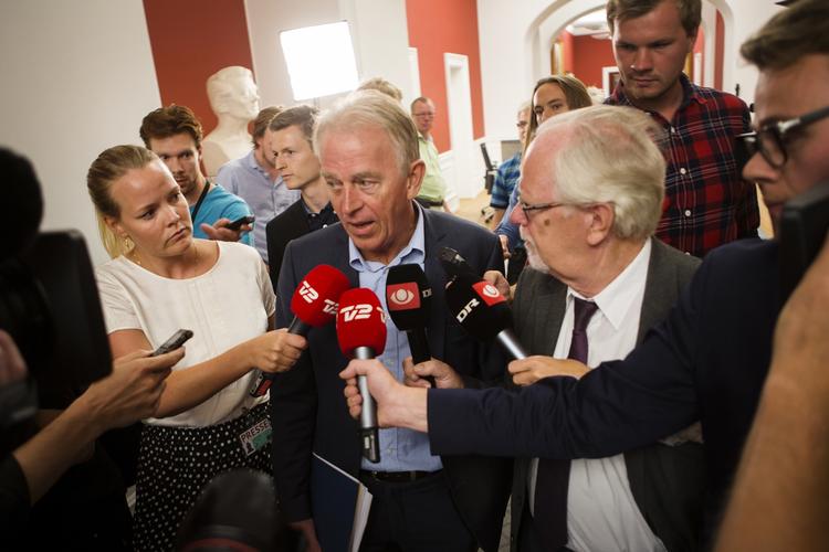 Pres. Partiformand Villy Søvndal har nok at se til for tiden med uro på bagsmækken og strid om dagpenge med de radikale. 