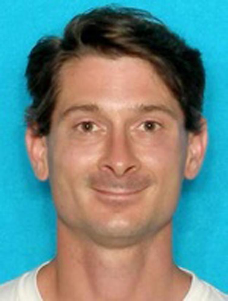 Skudt. Politiet identificerer 35-årige Thomas Caffall som gerningsmanden ved et skyderi i College Station, Texas i går. Han døde efter at være blevet skudt af politiet. 