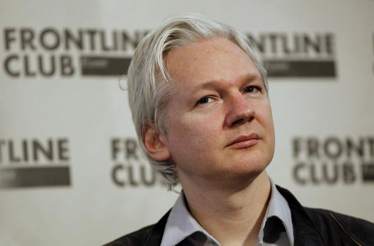tilflugt. Julian Assange har søgt tilflugt på Ecuadors ambassade i London, efter at en britisk domstol har afgjort, at han skal udleveres til Sverige. 