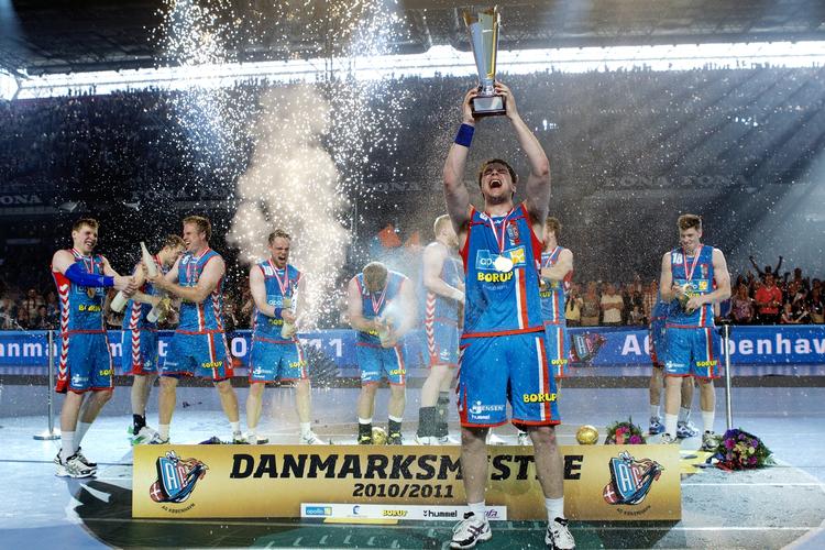 Glade dage. AG København med Arnor Atlason i spidsen jubler over sejren i DM-finalen 2011 i håndbold. Dengang der stadig var noget at juble over i den nu konkursramte klub. 