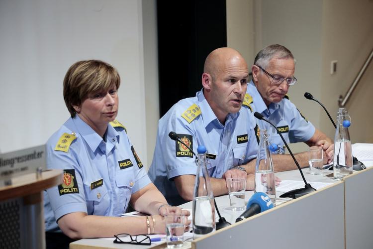 kritik. Den norske politiledelse måtte forsvare politiets indsats i forbindelse med Anders Behring Breiviks terrorangreb sidste år, da den længe ventede rapport om emnet udkom i mandags. 